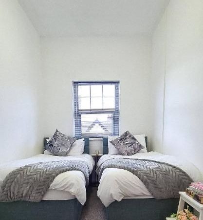 Entire 2 Bed Flat On 3Rd Floor Near City Centre & Stadium Cardiff Exteriör bild