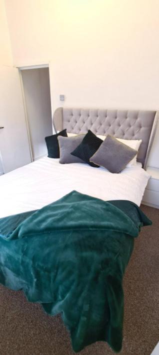 Entire 2 Bed Flat On 3Rd Floor Near City Centre & Stadium Cardiff Exteriör bild