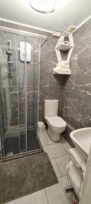 Entire 2 Bed Flat On 3Rd Floor Near City Centre & Stadium Cardiff Exteriör bild