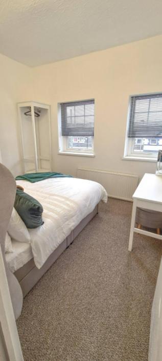 Entire 2 Bed Flat On 3Rd Floor Near City Centre & Stadium Cardiff Exteriör bild